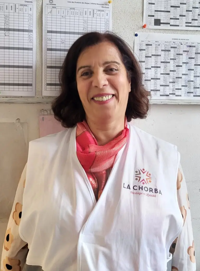 Bénévoles souriante